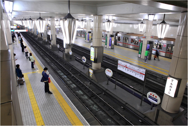 Subways in Osaka, Japan, play a different tune for each stop, subtly alerting zoned out or sleeping passengers that their station is near (Source: Tennen-Gas, Creative Commons Share Alike)